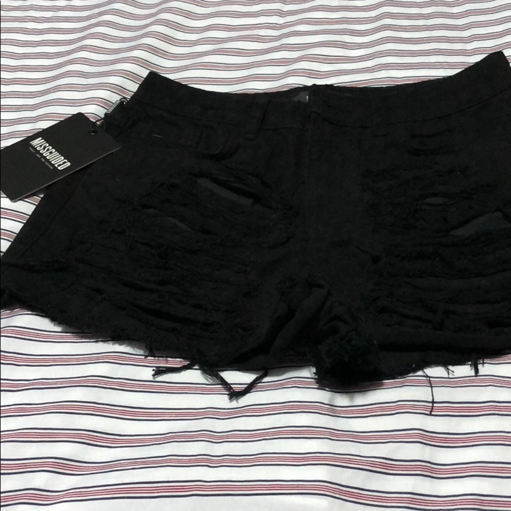 MISSGUIDED BLACK RIPPED SHORTS - Picture 2 of 4